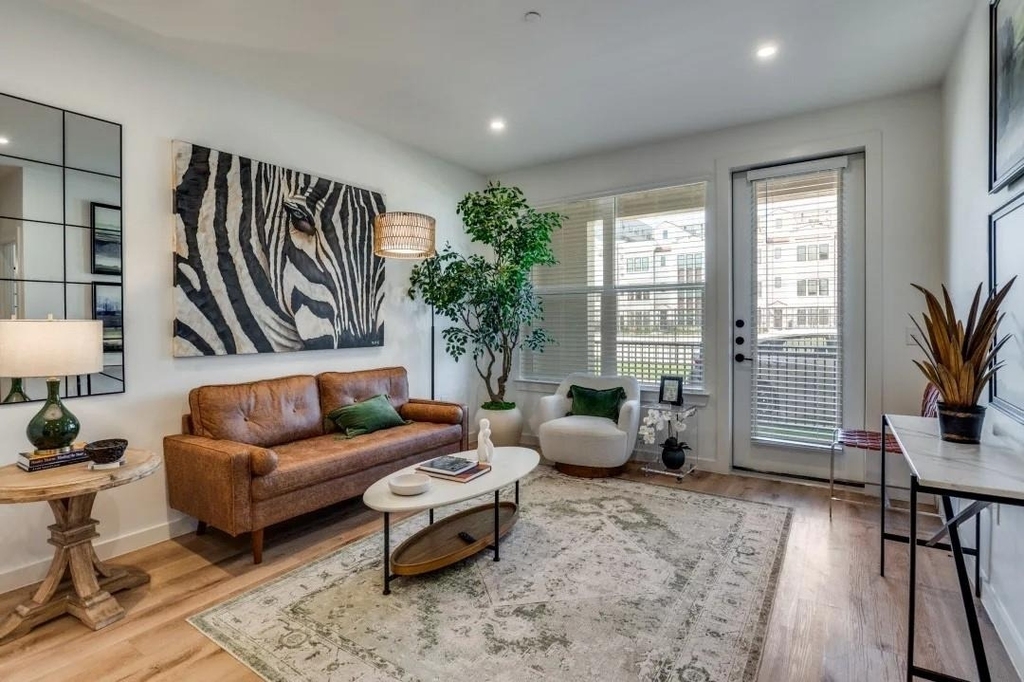 2016 S Ervay Street - Photo 2