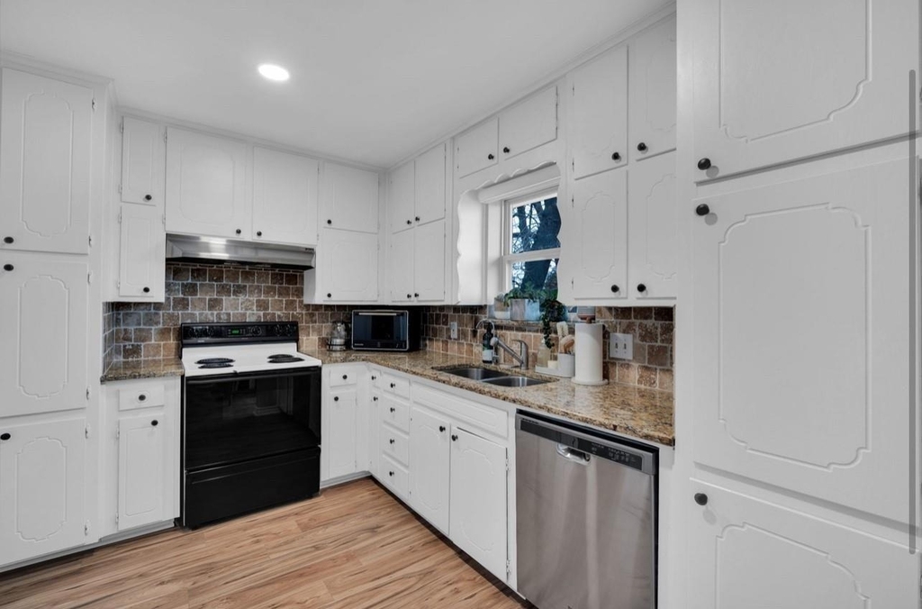 605 Steeplechase Drive - Photo 3