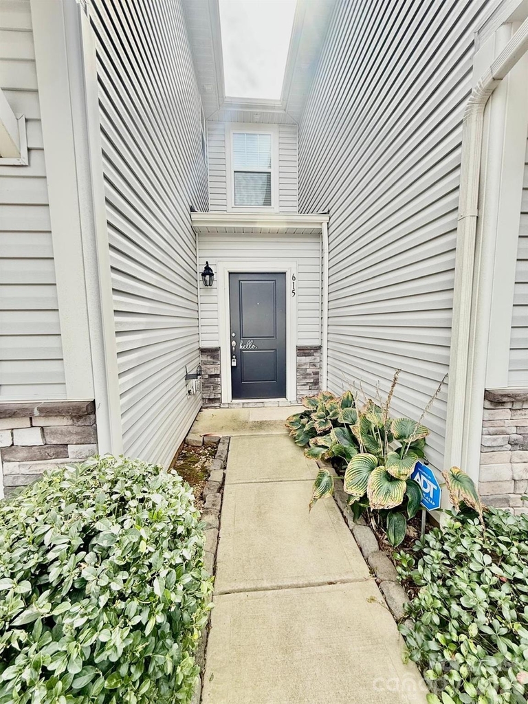 615 Samet Street - Photo 2
