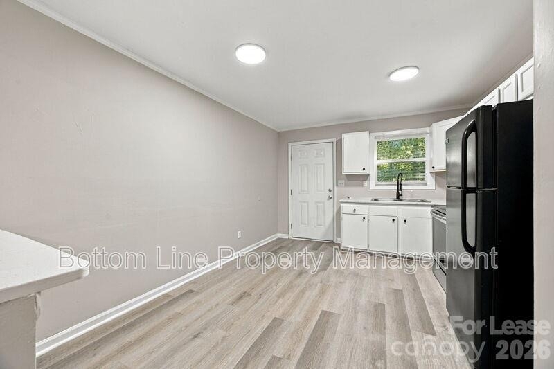 909 Carolina Avenue - Photo 6