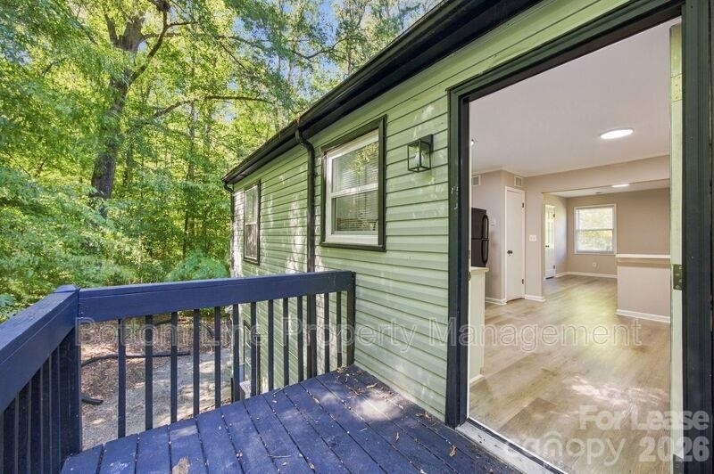 909 Carolina Avenue - Photo 0