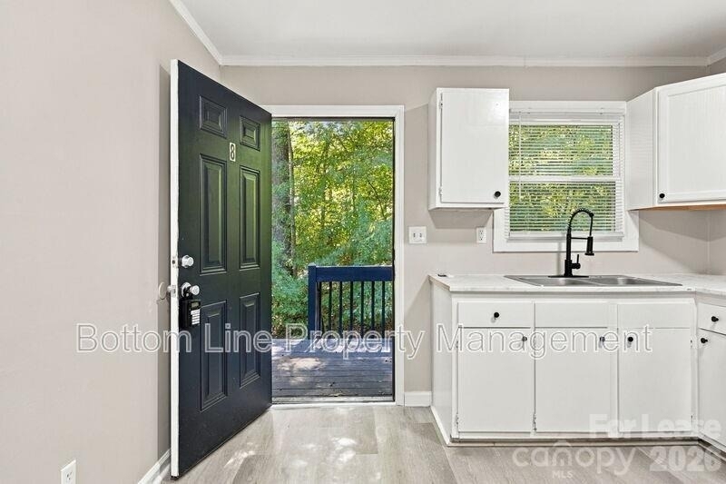 909 Carolina Avenue - Photo 3