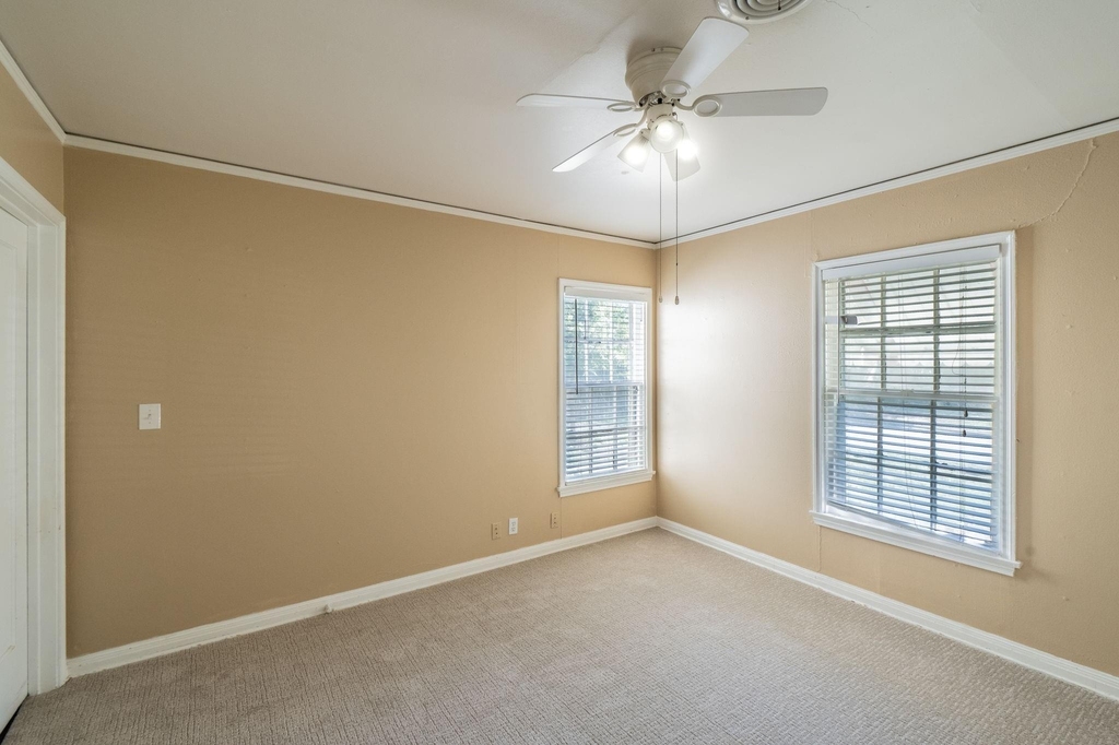 6454 Greenway Road - Photo 18