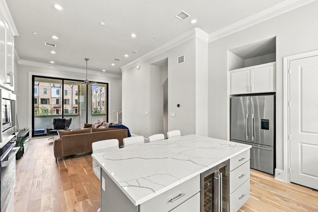 5442 Patterson - Photo 0
