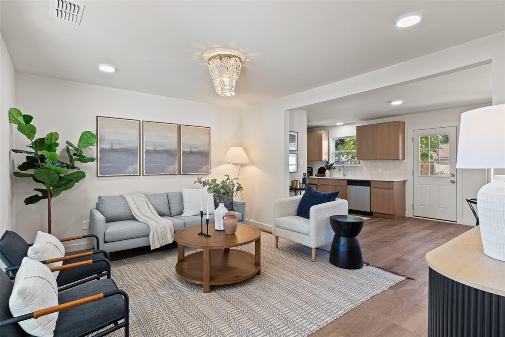 613 E Tyler Street - Photo 5