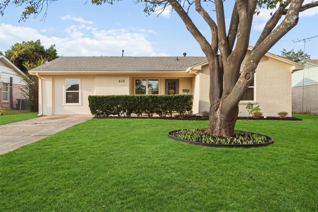 613 E Tyler Street - Photo 1