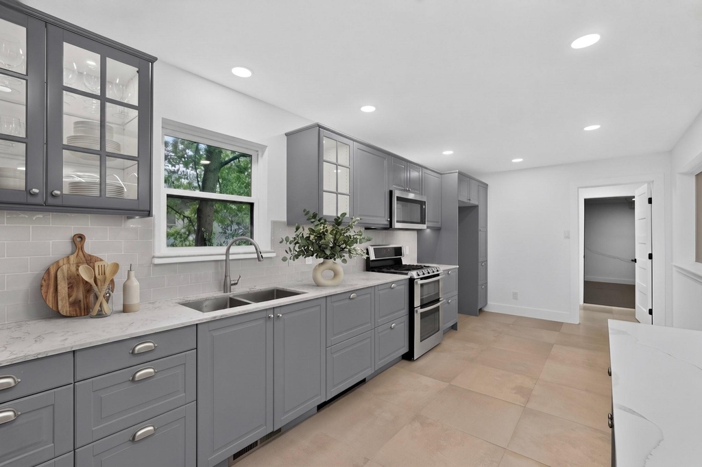 2330 Cody Drive - Photo 3