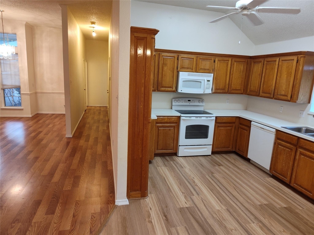121 Canterbury Street - Photo 8