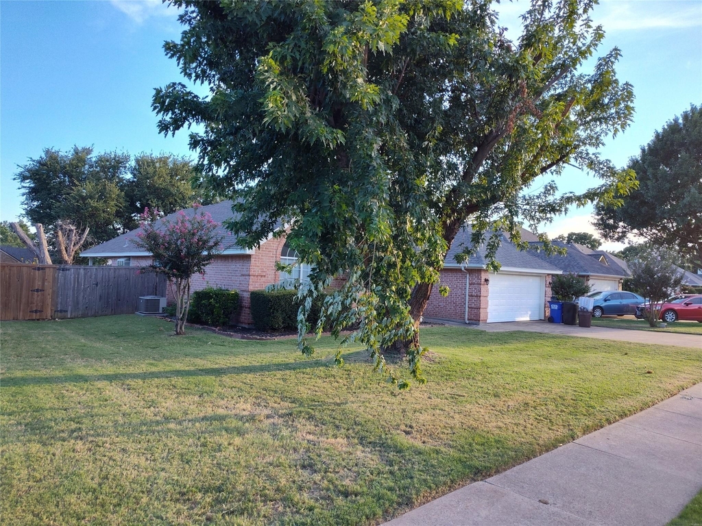 121 Canterbury Street - Photo 1