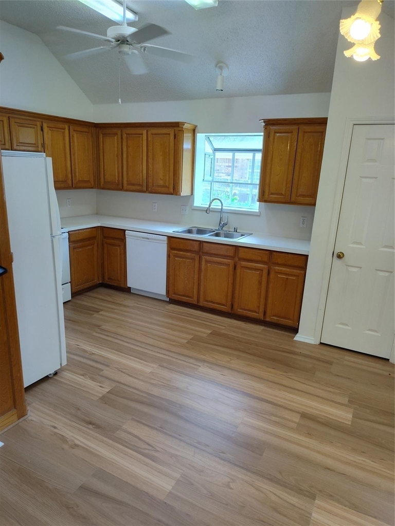 121 Canterbury Street - Photo 9