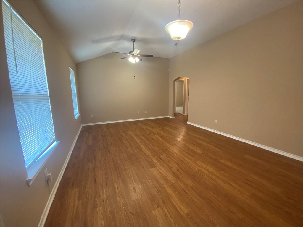 1307 Hortense Avenue - Photo 2
