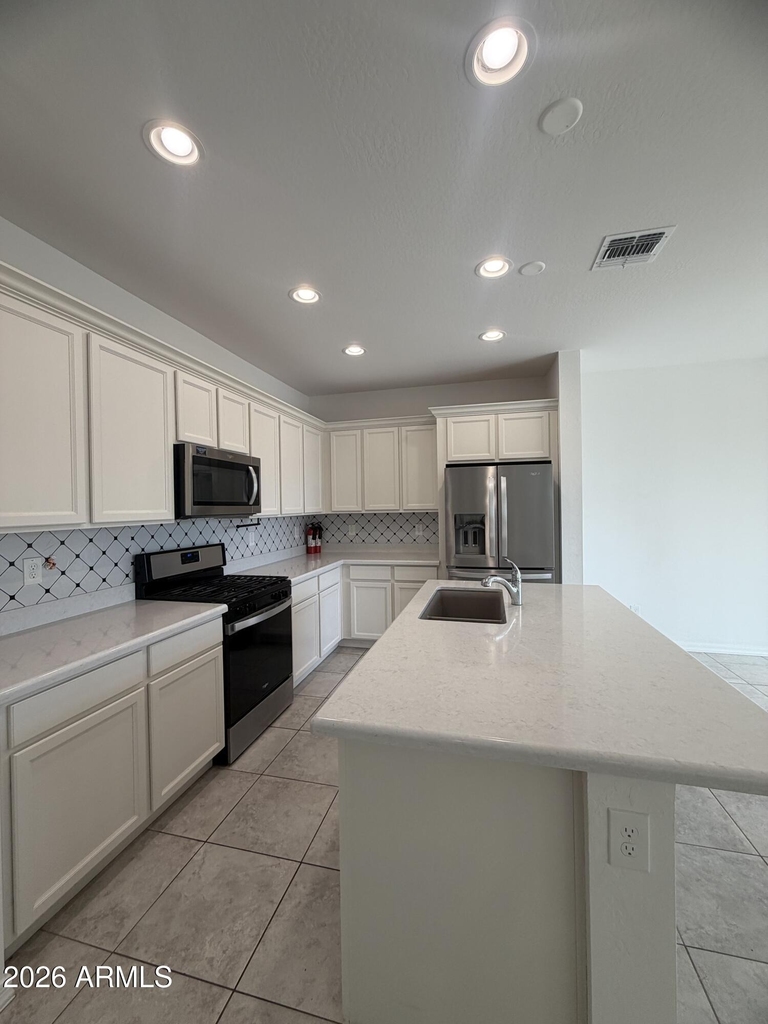11623 W Parkway Lane - Photo 6