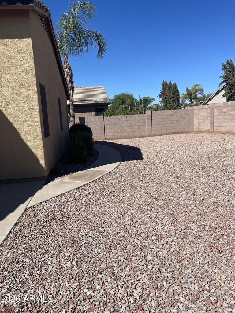 2114 E Cherry Hills Place - Photo 36