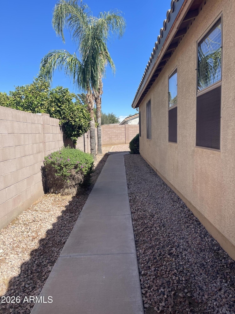 2114 E Cherry Hills Place - Photo 37