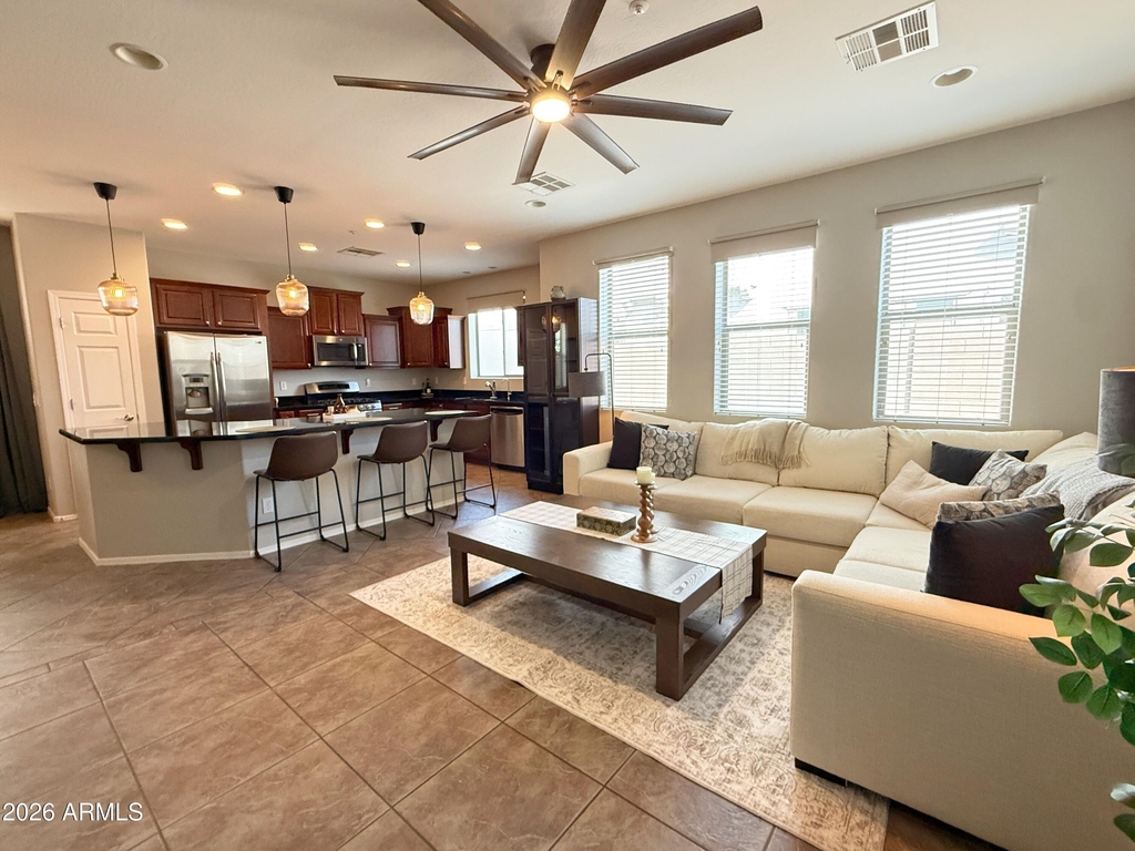 3272 E Meadowview Drive - Photo 1