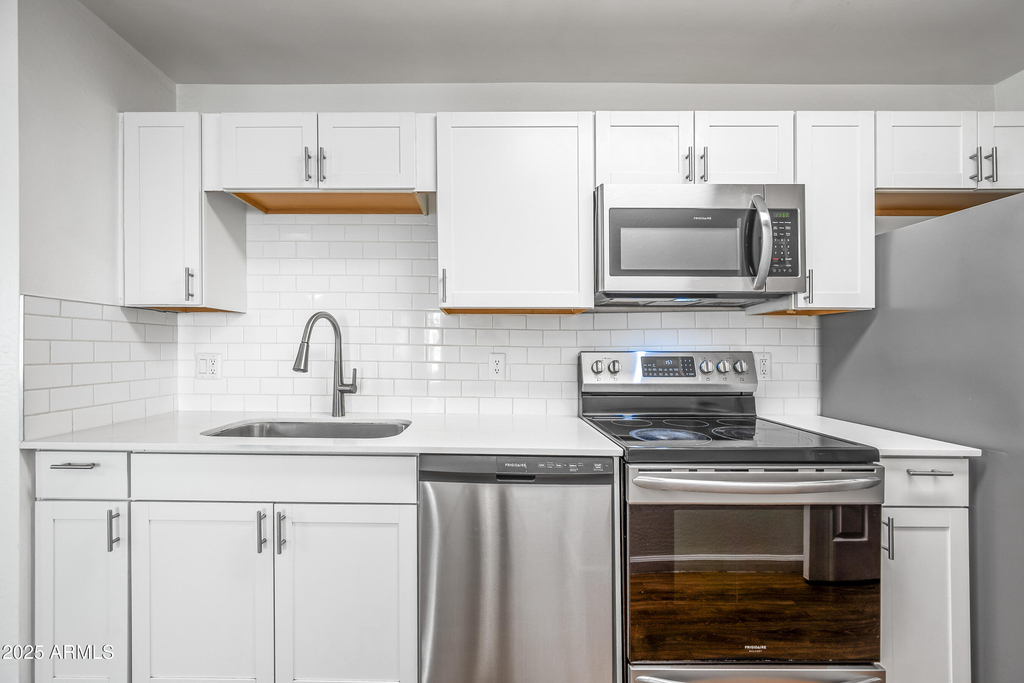 3065 N 67th Avenue - Photo 5