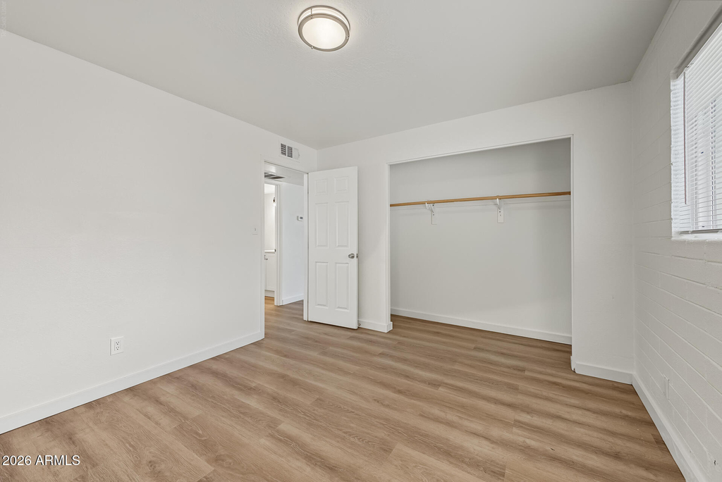 704 W 11th Street - Photo 10