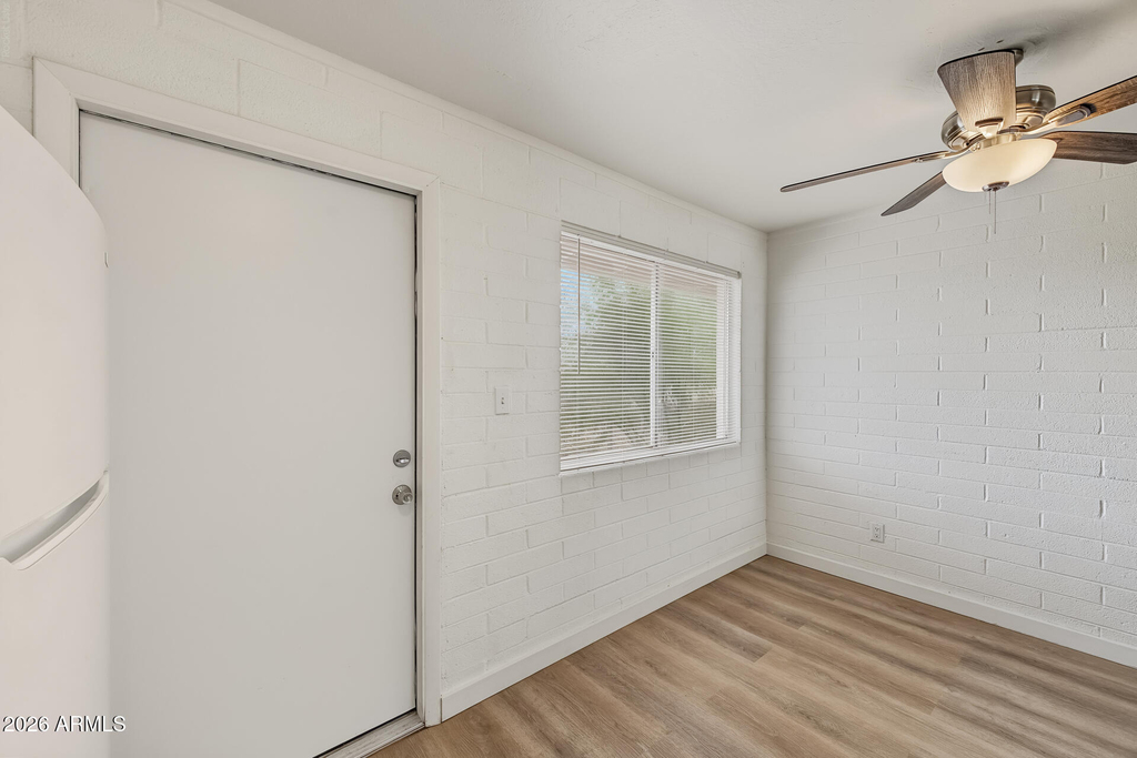 704 W 11th Street - Photo 7