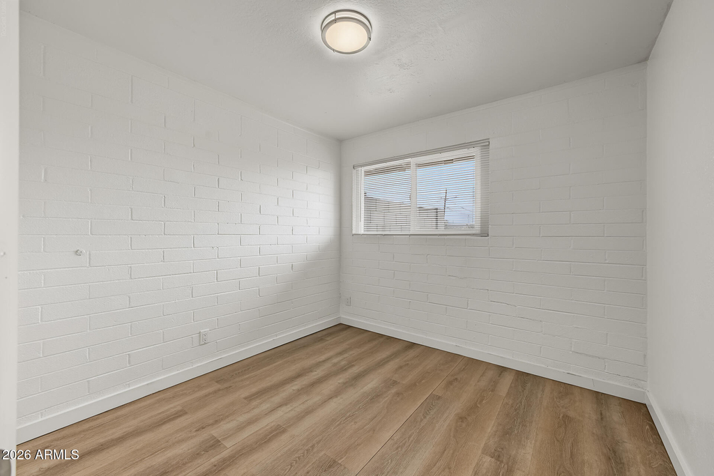704 W 11th Street - Photo 12
