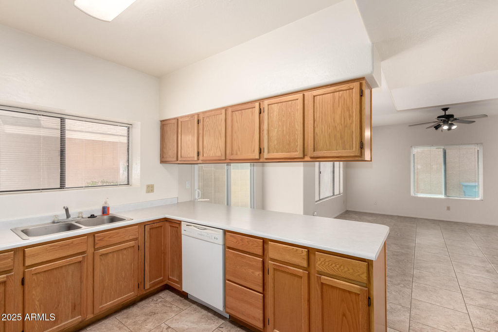 4133 W Kimberly Way - Photo 4
