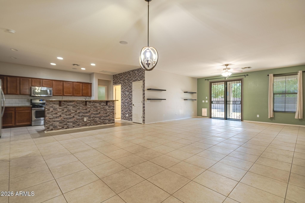 18433 W Sunnyslope Lane - Photo 5