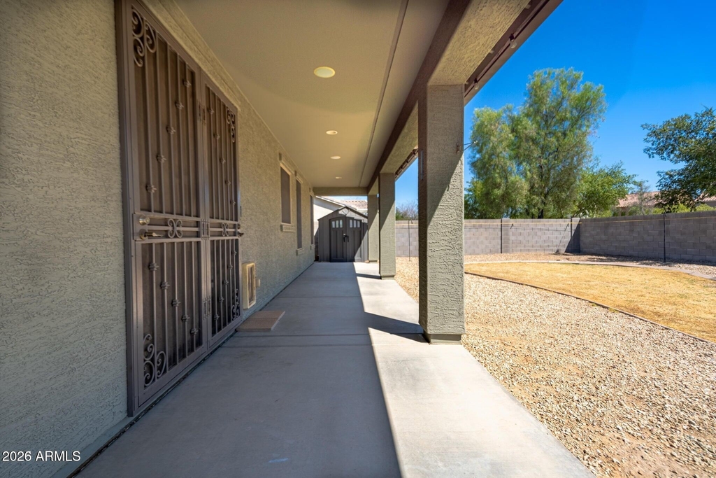 18433 W Sunnyslope Lane - Photo 22