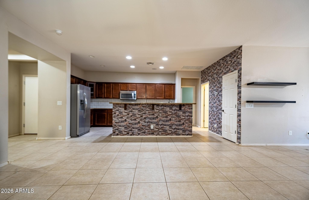 18433 W Sunnyslope Lane - Photo 6