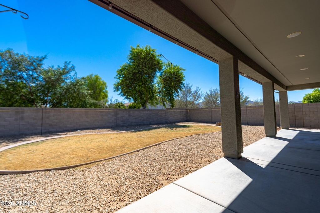 18433 W Sunnyslope Lane - Photo 19