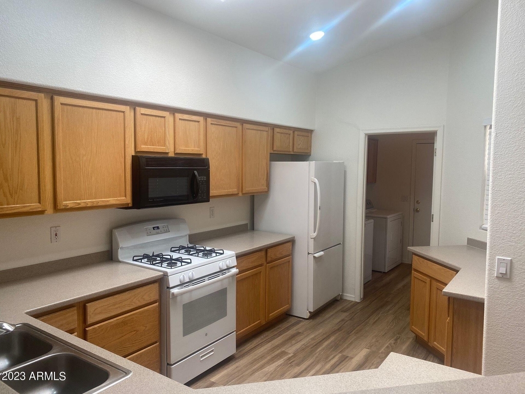 622 W Colt Road - Photo 6