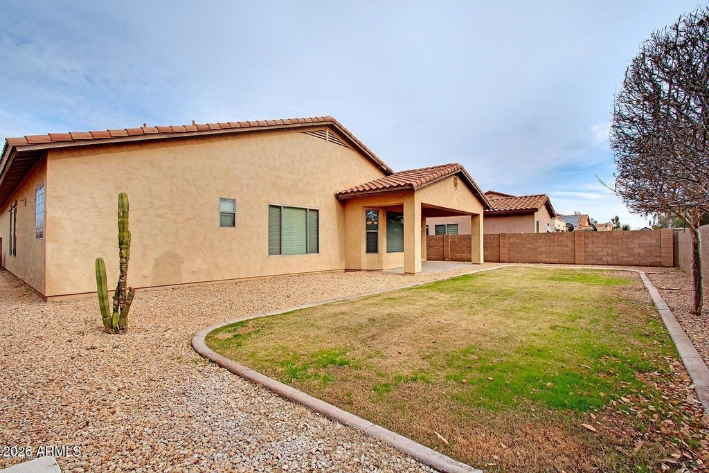 431 W Wildhorse Drive - Photo 13