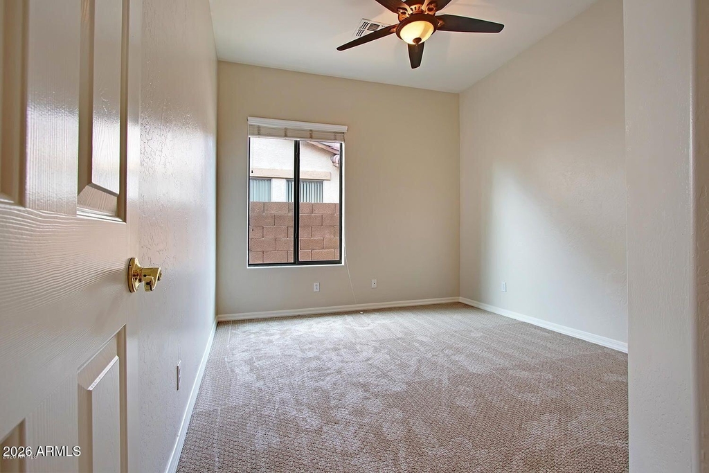 431 W Wildhorse Drive - Photo 8