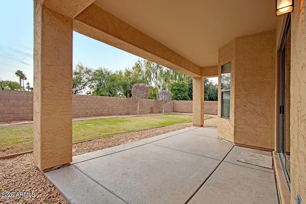 431 W Wildhorse Drive - Photo 12