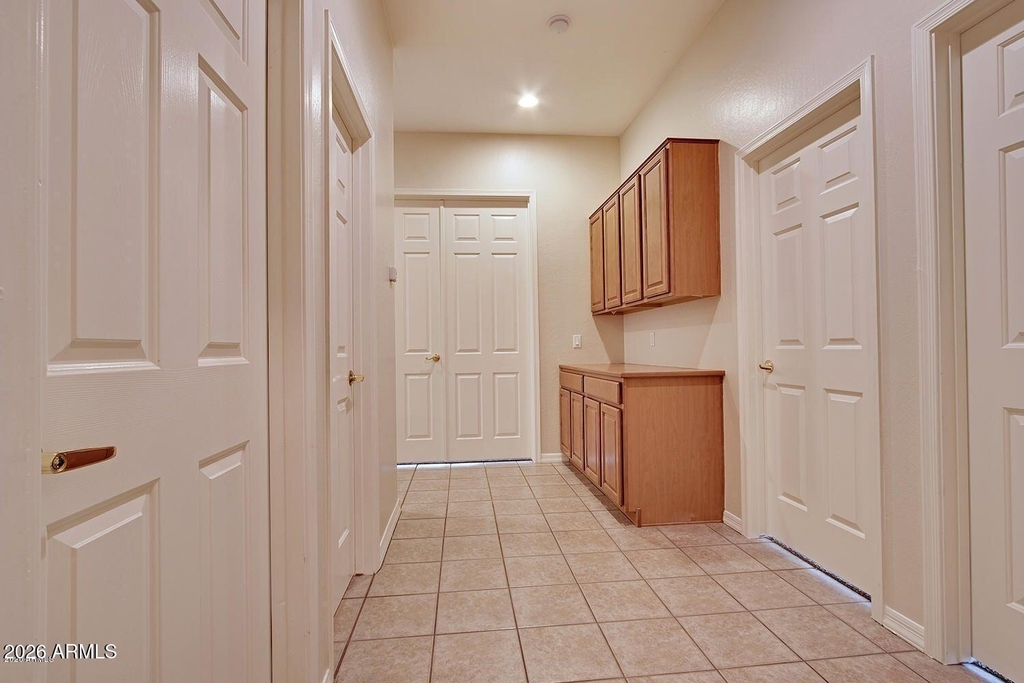 431 W Wildhorse Drive - Photo 10