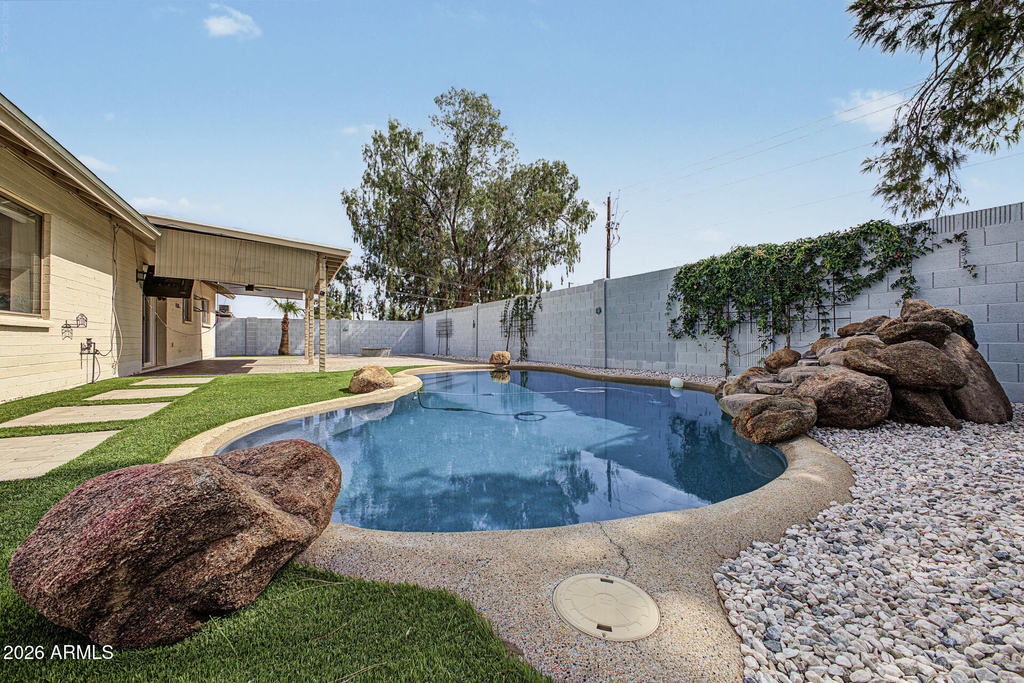 915 W Diamond Drive - Photo 0