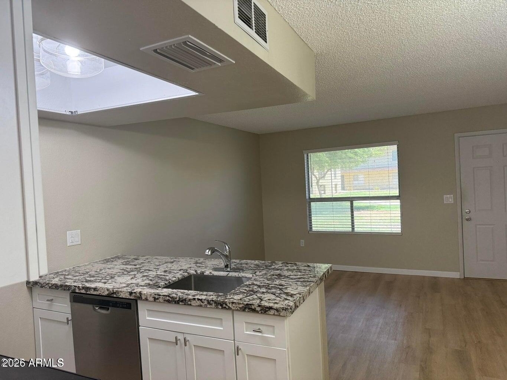 461 W Holmes Avenue - Photo 2