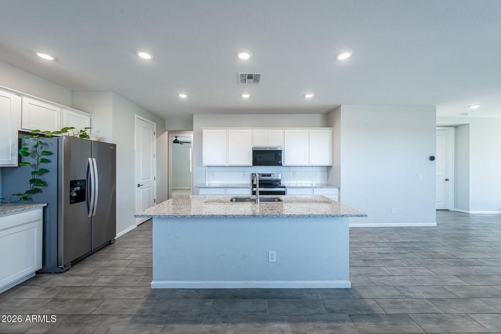 18271 W Paraiso Drive - Photo 2