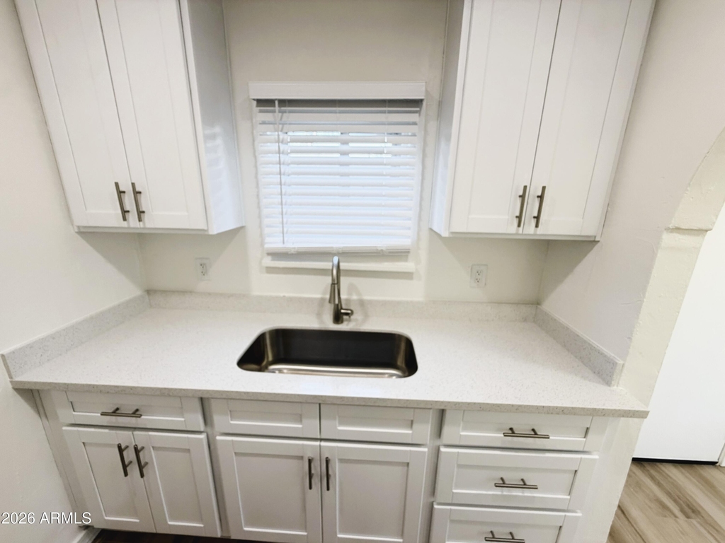 906 E Fairmount Avenue - Photo 5