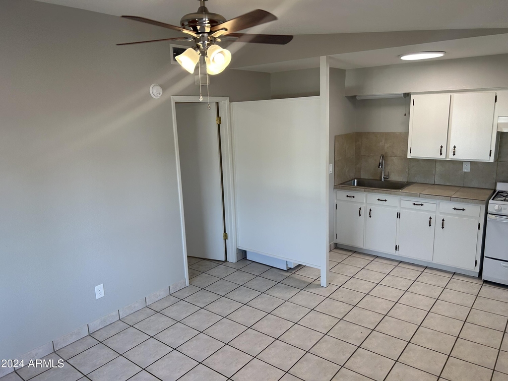 2025 S Forest Avenue - Photo 3
