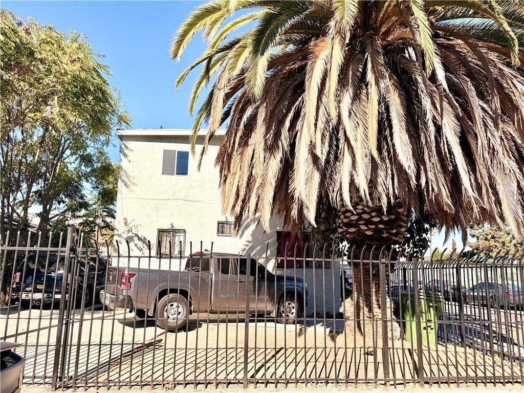 427 E 25th - Photo 10