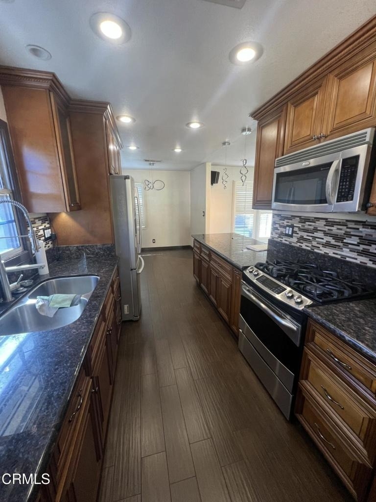 633 E G Street - Photo 1