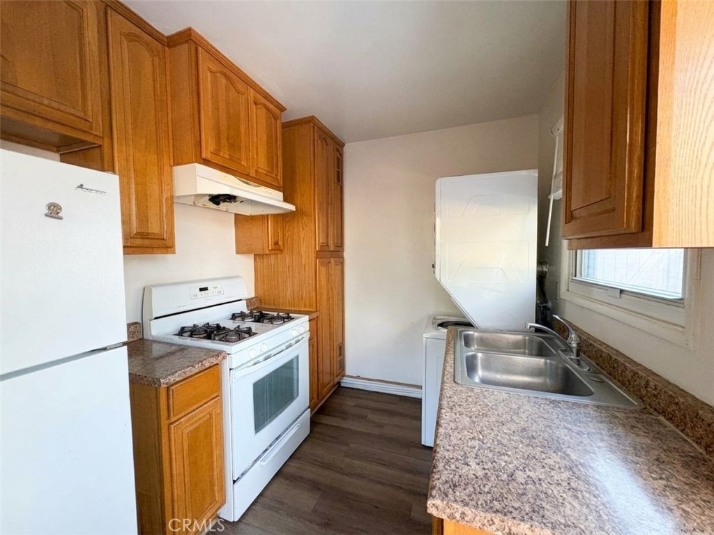 317 E Park Street - Photo 2