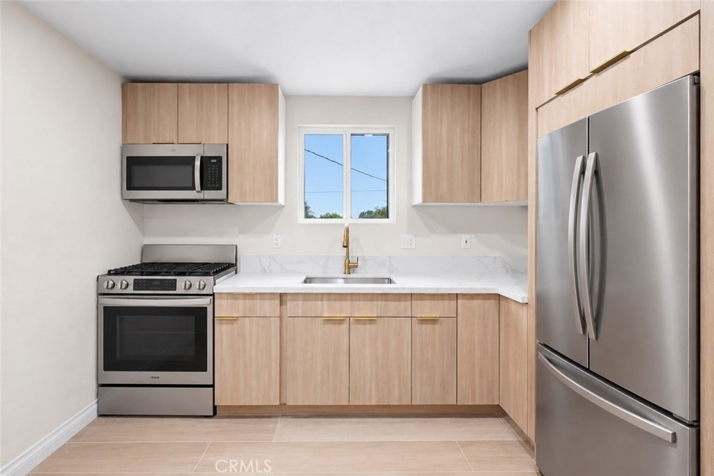 12978 Kamloops Street - Photo 2