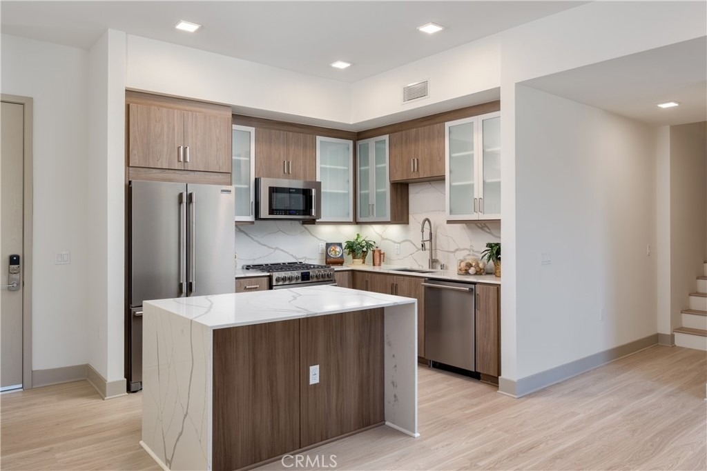 6800 Variel Avenue - Photo 4