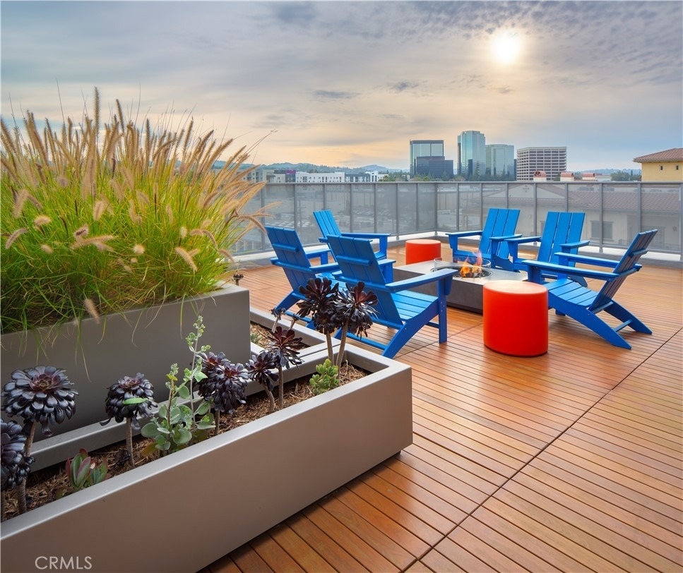6200 Variel Avenue - Photo 19