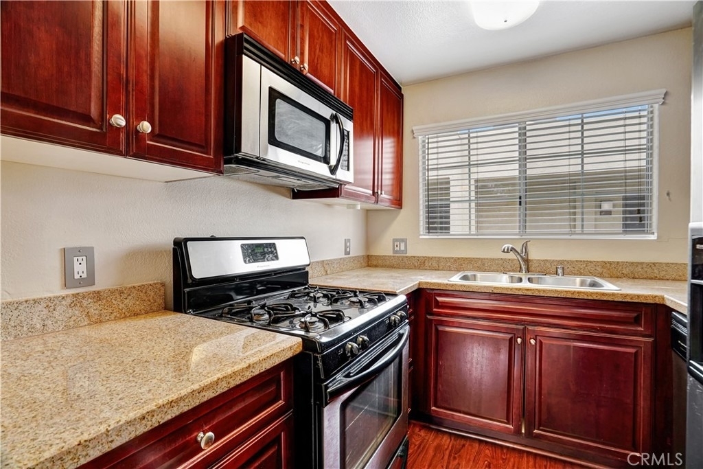5510 Owensmouth Avenue - Photo 13