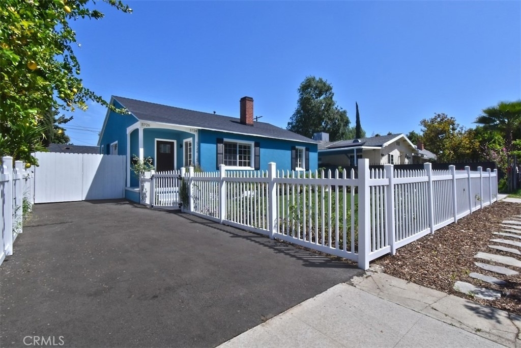 5724 Halbrent Avenue - Photo 0