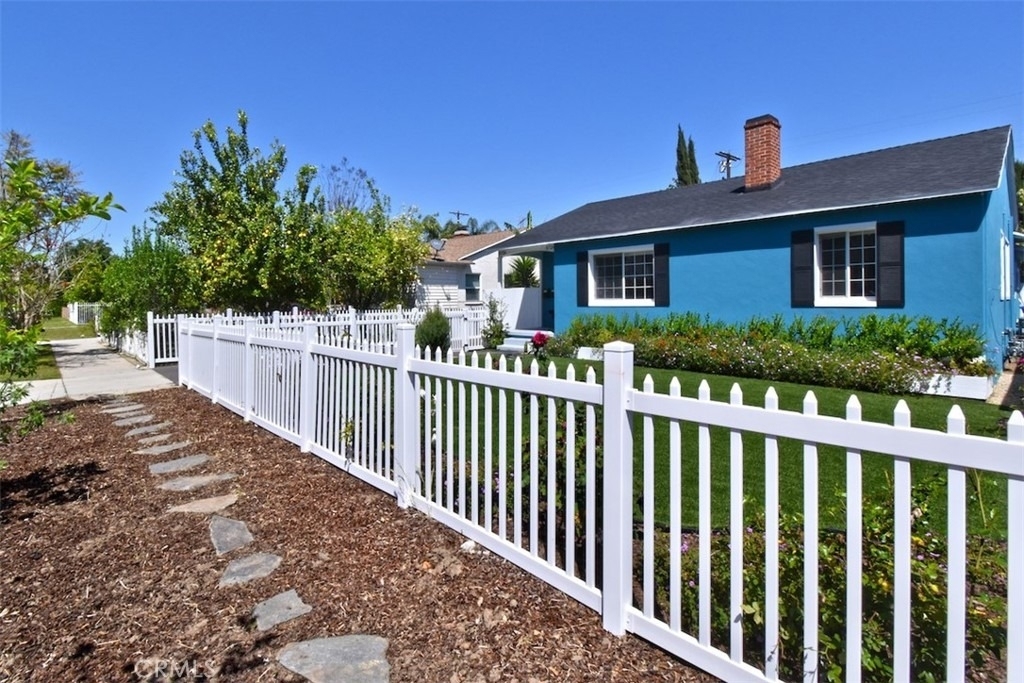 5724 Halbrent Avenue - Photo 1