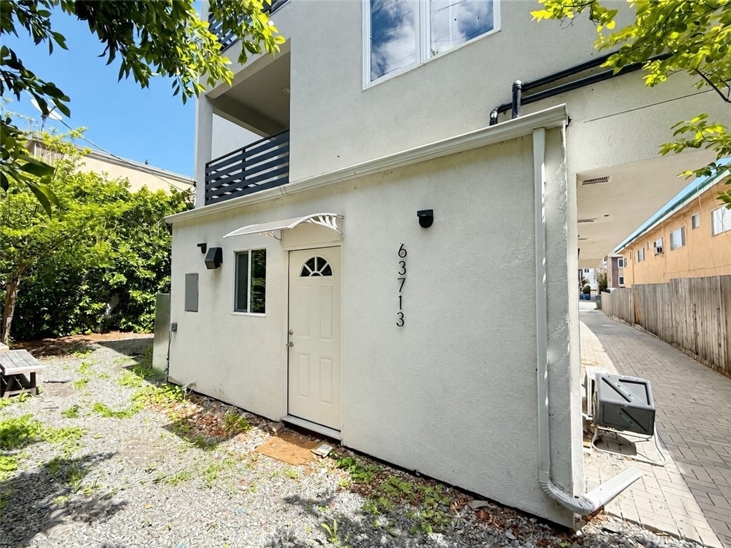 637 635 N Harvard Boulevard - Photo 1