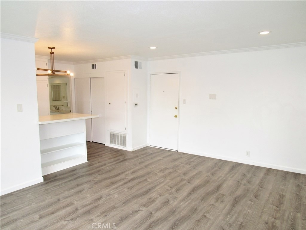 400 N Acacia - Photo 2