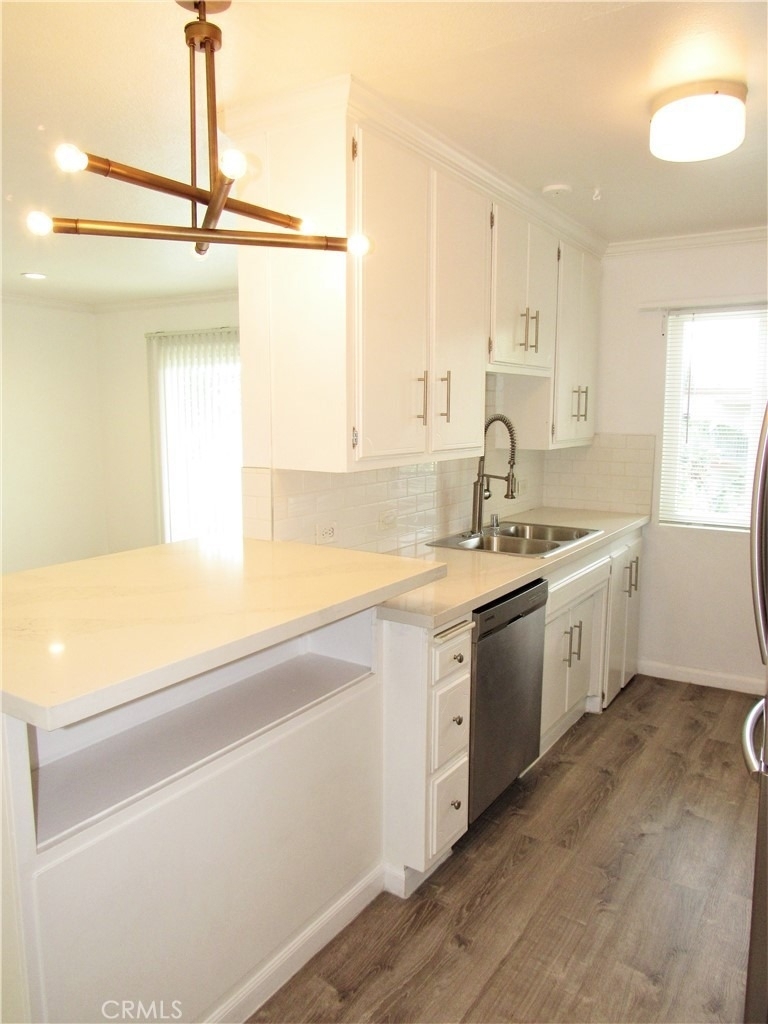 400 N Acacia - Photo 5